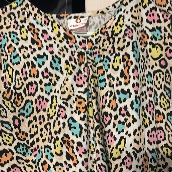 White Cross scrub top V-neck stretch sides, Warren gently - Picture 3 of 3